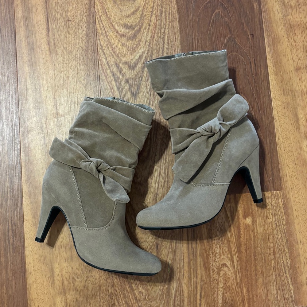 Venus Taupe Suede Knotted Slouchy Women's Boots Size 9 Bow Ankle Boho Chic